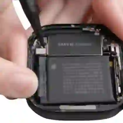 Thay pin Apple Watch Series 10 3